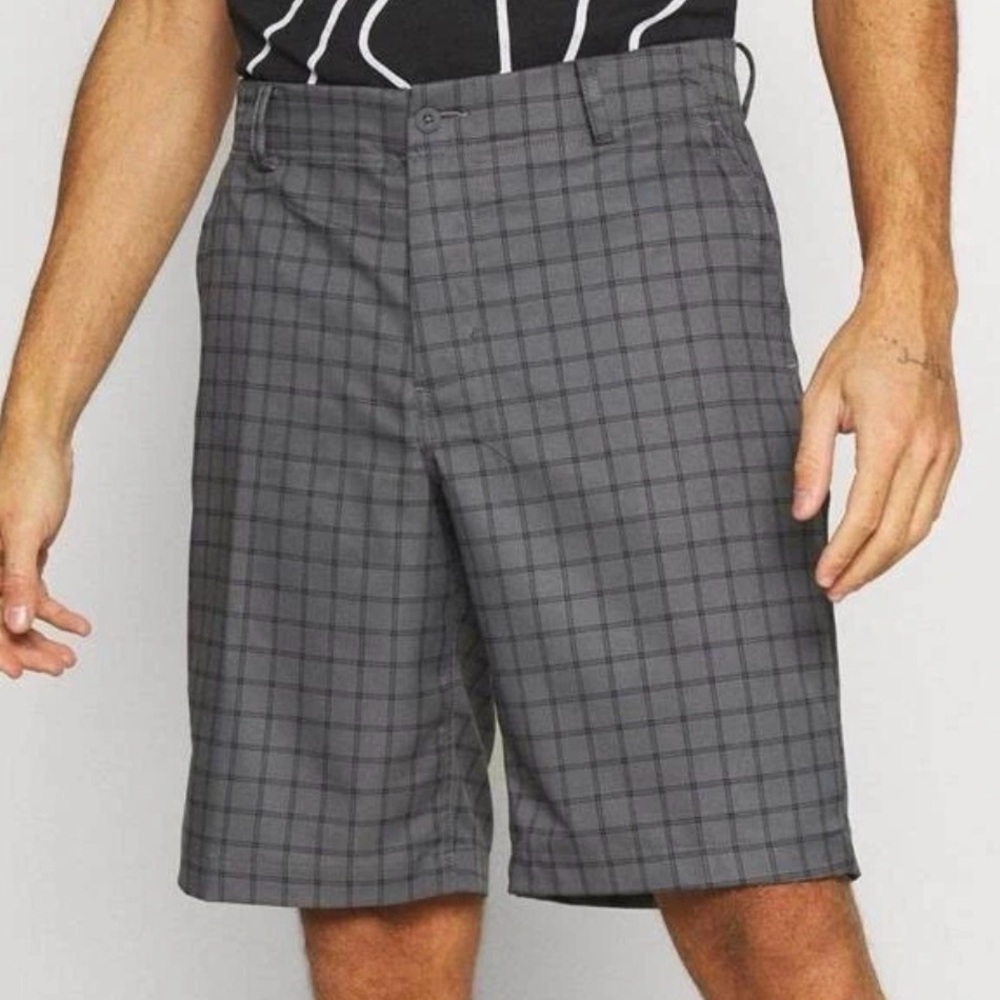 Size 30 Nike Golf Dri-FIT Gray Plaid Shorts Men's Standard Fit  DA2889-021